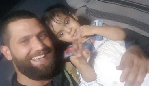 حشدالشعبی دختربچه ای که داعش والدینش را به شهادت رساند نجات داد