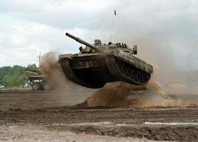 ببینید ، پرش با تانک در نمایشگاه نظامی روسیه